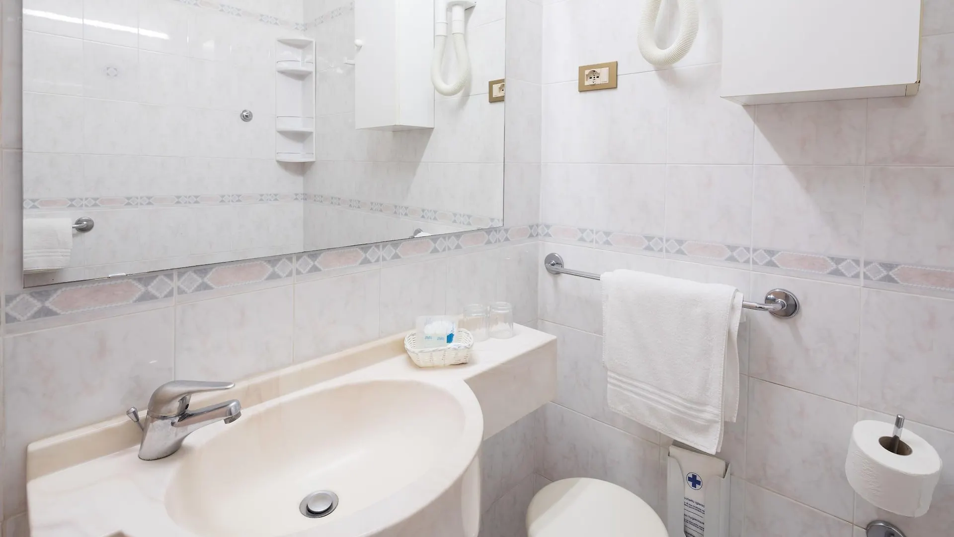 Hotel Astor Victoria Forte dei Marmi 3*,  Italien